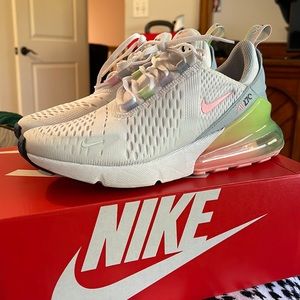 Women’s kids size 6 nike 270 Air equivalent to a women’s 7.5-8